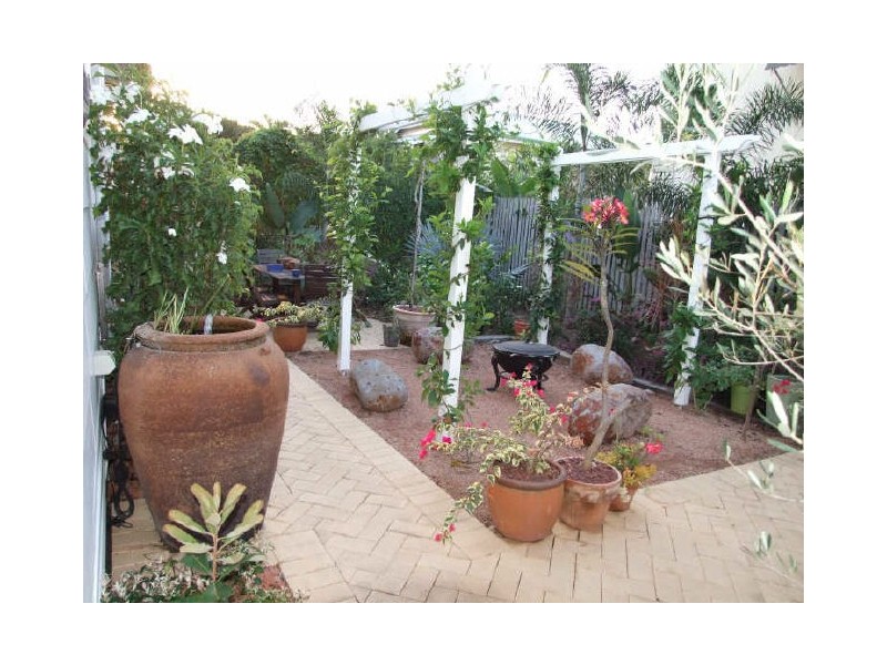 2 Cummins Street, Hyde Park QLD 4812