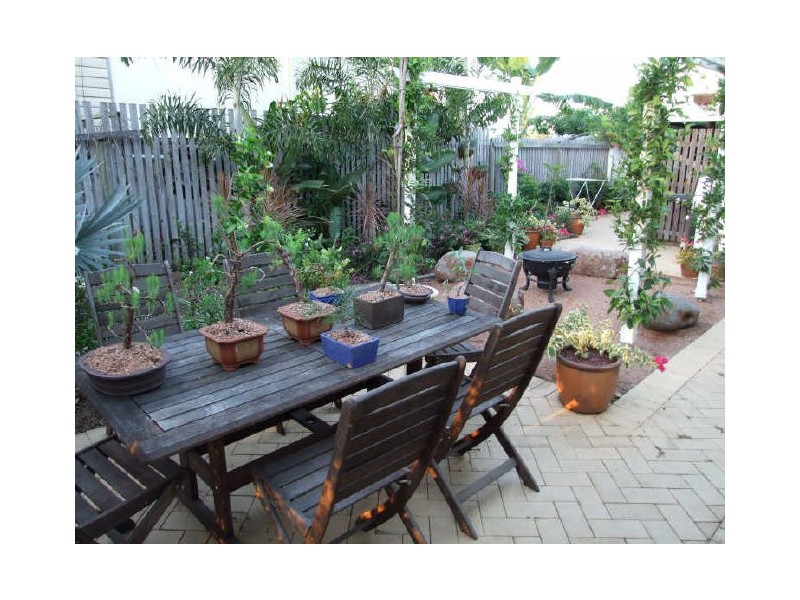 2 Cummins Street, Hyde Park QLD 4812