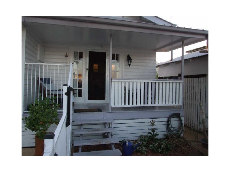 2 Cummins Street, Hyde Park QLD 4812