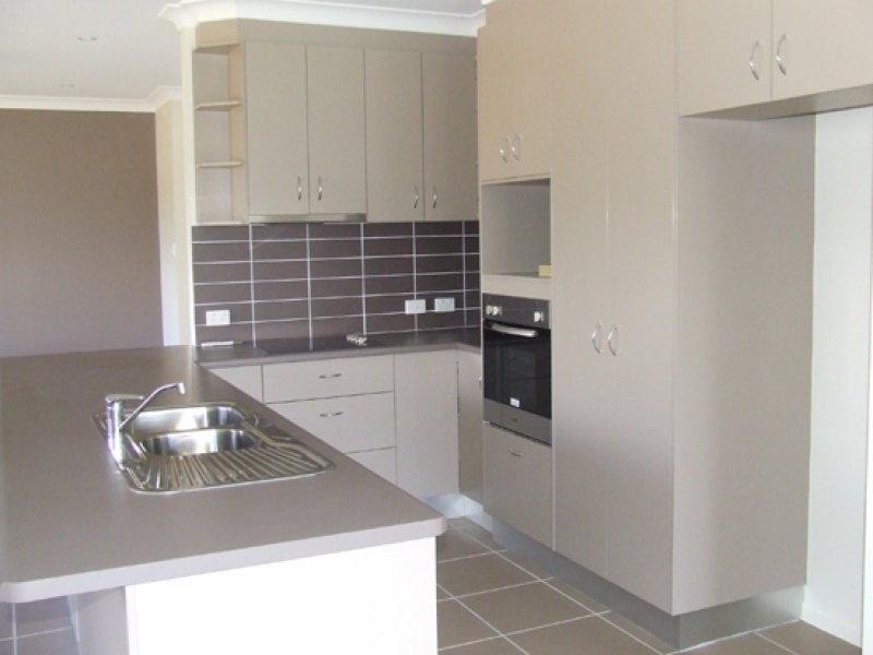 23 Sanderling Circuit, Kelso QLD 4815