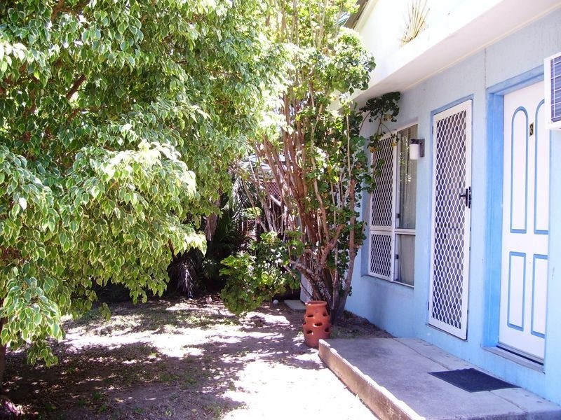 2/18 Redpath Street, North Ward QLD 4810