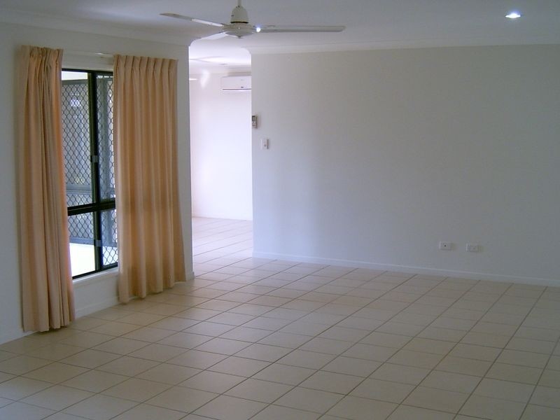 9 Daintree Drive, Bushland Beach QLD 4818