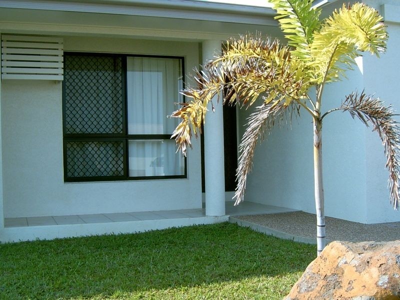 9 Daintree Drive, Bushland Beach QLD 4818