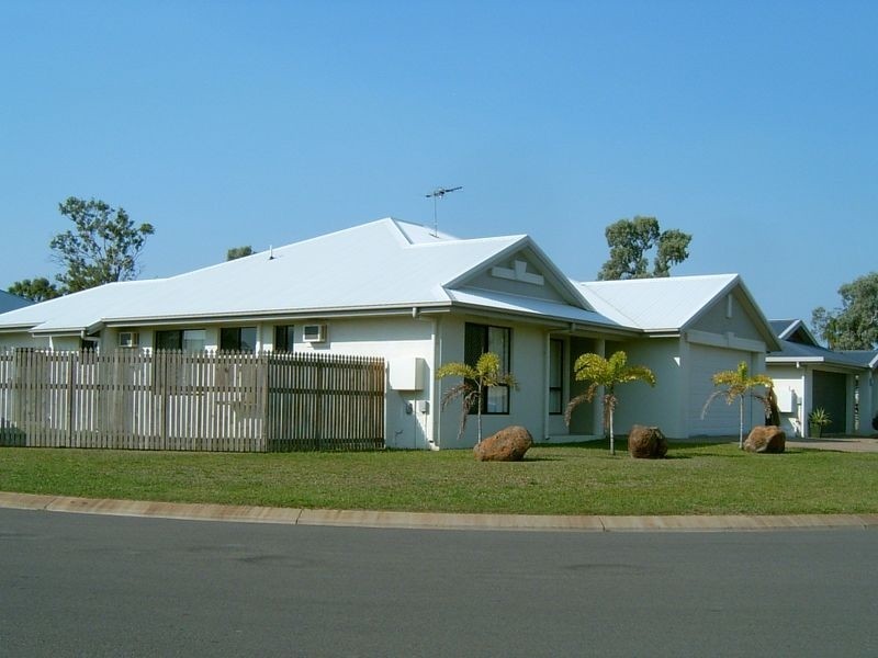 9 Daintree Drive, Bushland Beach QLD 4818