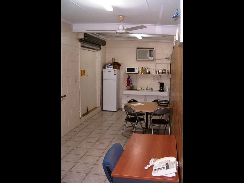 18 – 20 Yeatman Street, Hyde Park QLD 4812