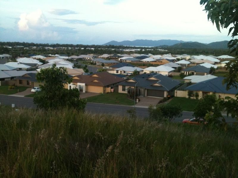 78 Hillock Crescent, Bushland Beach QLD 4818