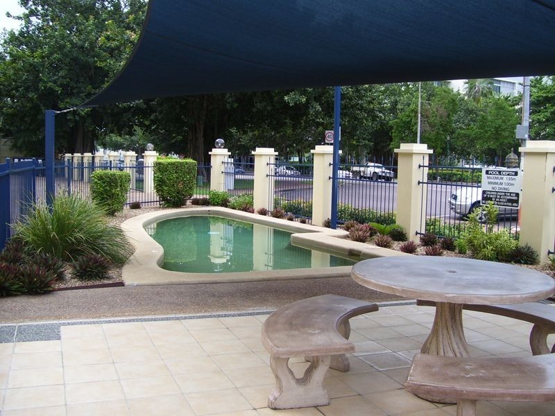 8/18 The Cleveland On The Strand, North Ward QLD 4810