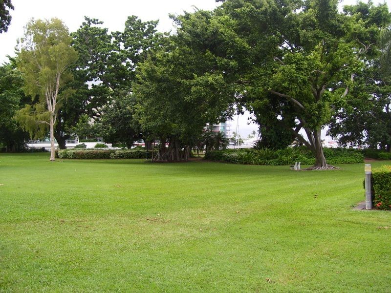 8/18 The Cleveland On The Strand, North Ward QLD 4810