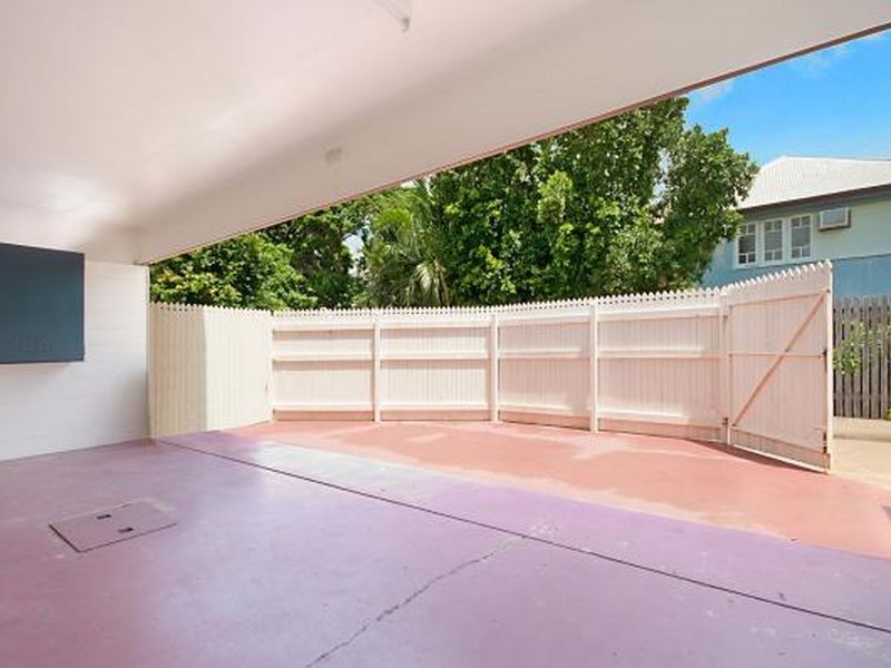 2/6 Crauford Street, West End QLD 4810