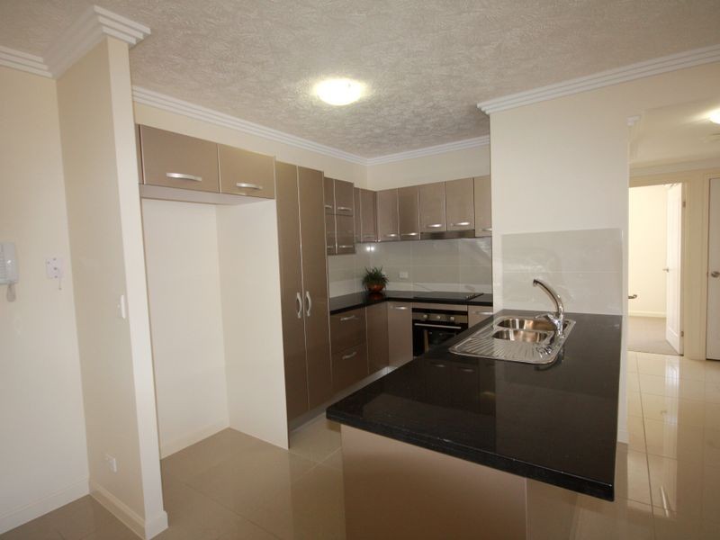 319 Angus Smith Drive Riverside Gardens, Douglas QLD 4814