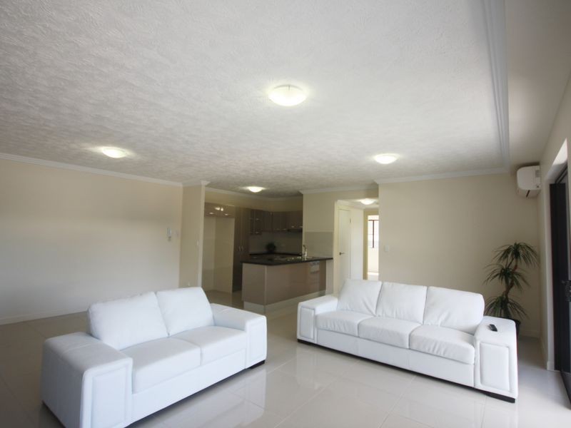 319 Angus Smith Drive Riverside Gardens, Douglas QLD 4814