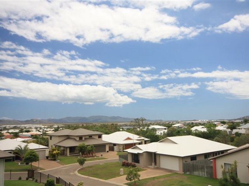 19 Kosciusko Way, Mount Louisa QLD 4814