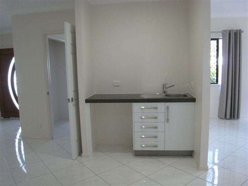 19 Kosciusko Way, Mount Louisa QLD 4814