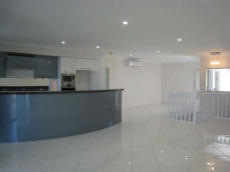 19 Kosciusko Way, Mount Louisa QLD 4814