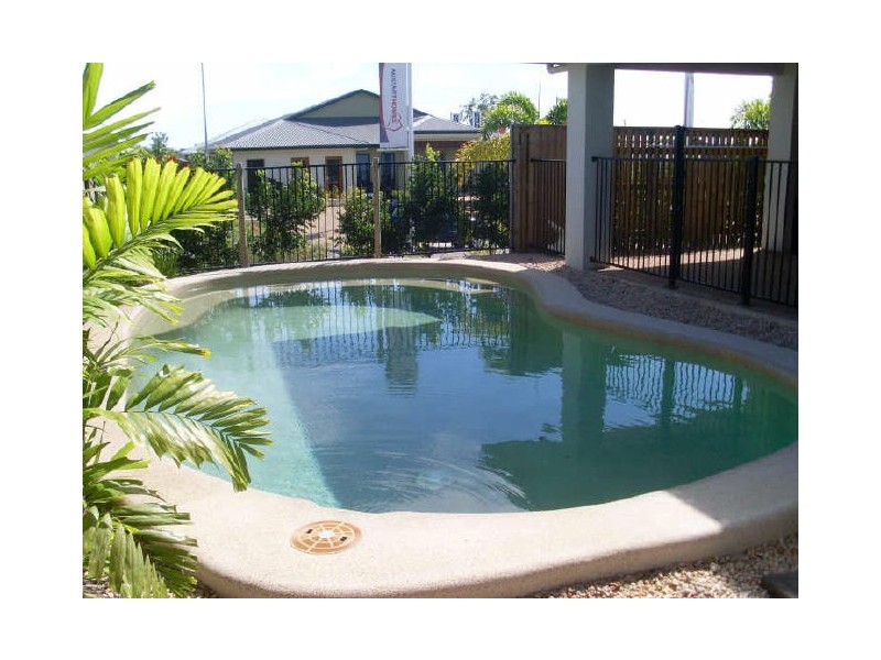 12 Shutehaven Cct, Bushland Beach QLD 4818