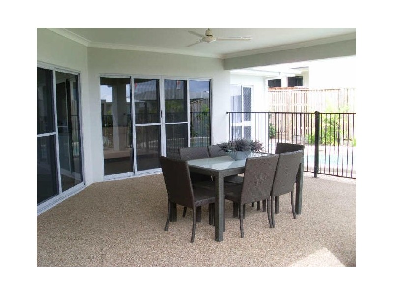 12 Shutehaven Cct, Bushland Beach QLD 4818