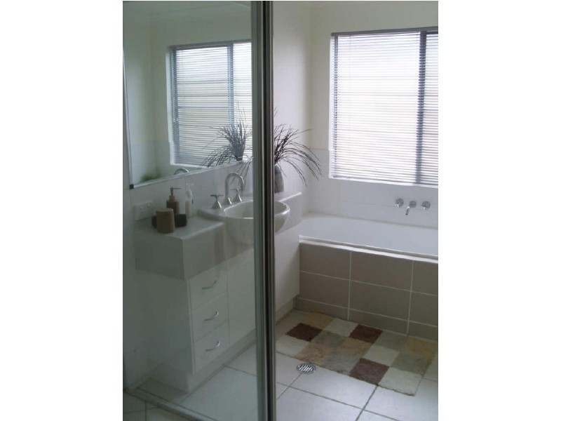 12 Shutehaven Cct, Bushland Beach QLD 4818