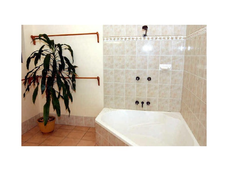 30 Jamaica Crescent, Bushland Beach QLD 4818