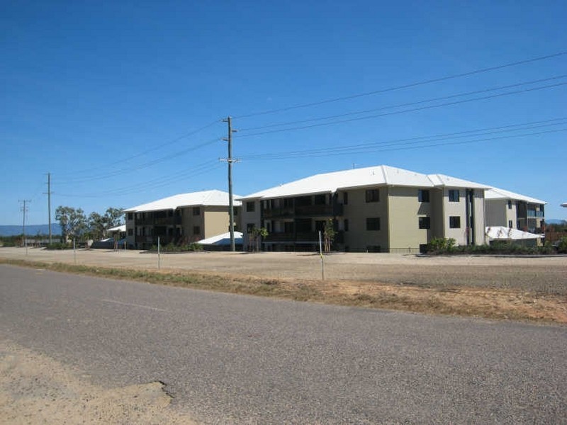 Units Angus Smith Drive, Douglas QLD 4814