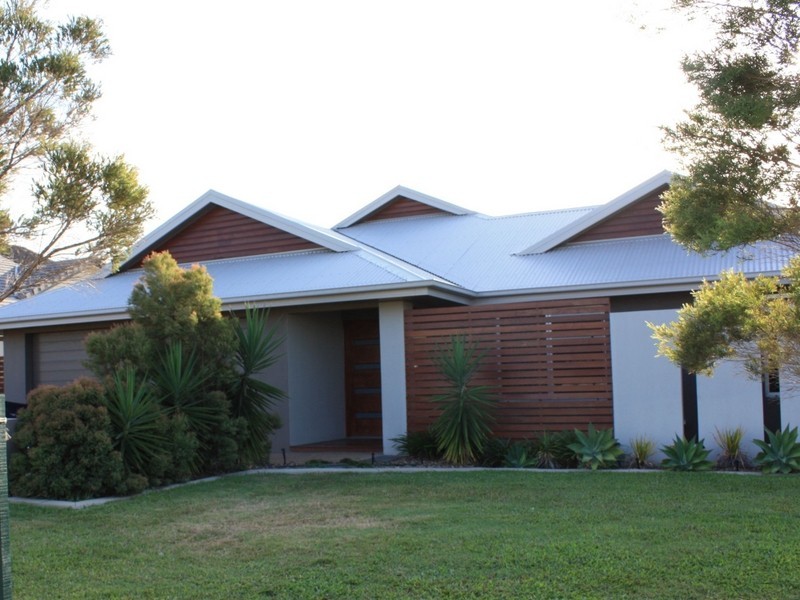 27 Woodwark Drive, Bushland Beach QLD 4818