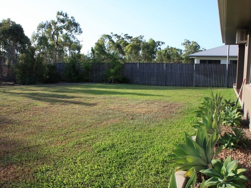 27 Woodwark Drive, Bushland Beach QLD 4818