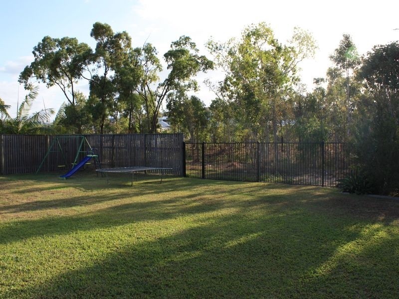 27 Woodwark Drive, Bushland Beach QLD 4818