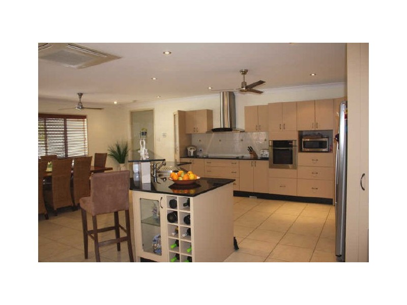 17 Livistonia Close, Bushland Beach QLD 4818