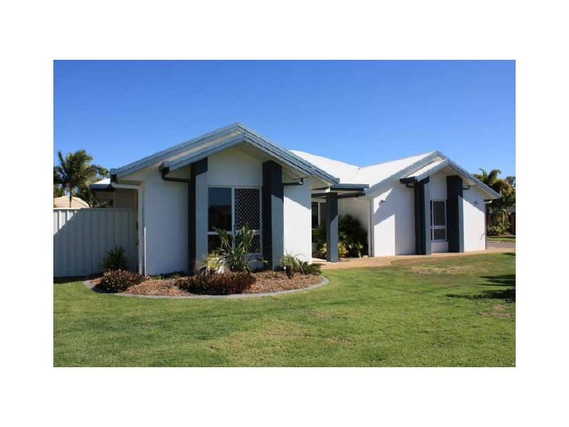 17 Livistonia Close, Bushland Beach QLD 4818