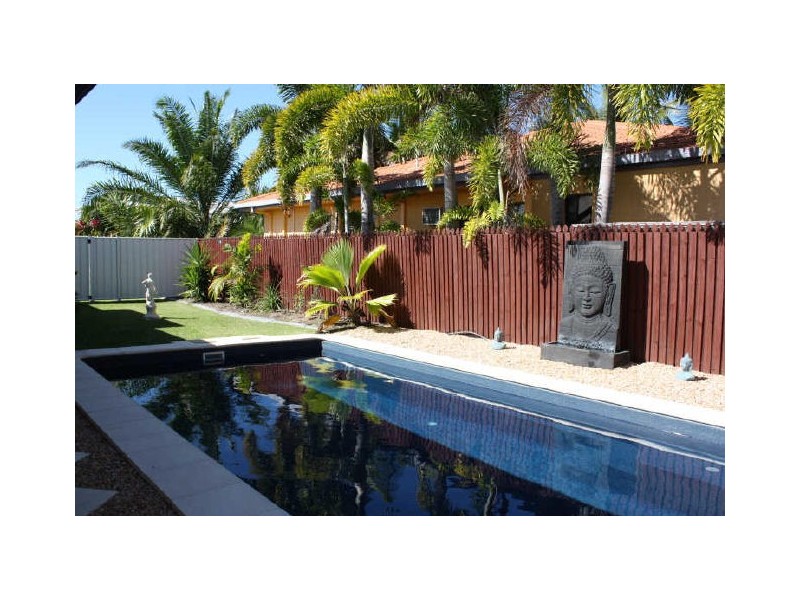 17 Livistonia Close, Bushland Beach QLD 4818