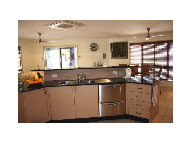 17 Livistonia Close, Bushland Beach QLD 4818