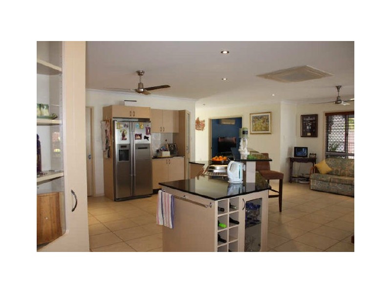 17 Livistonia Close, Bushland Beach QLD 4818