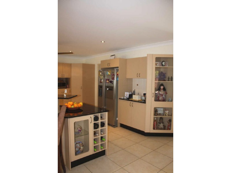 17 Livistonia Close, Bushland Beach QLD 4818