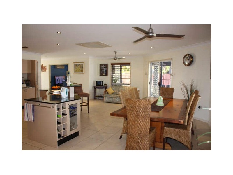 17 Livistonia Close, Bushland Beach QLD 4818