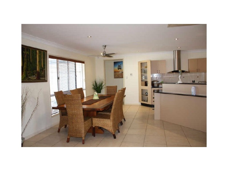 17 Livistonia Close, Bushland Beach QLD 4818