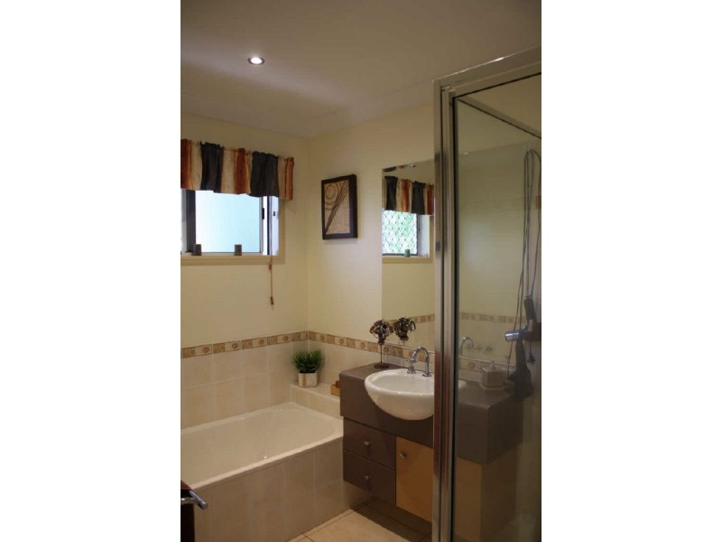 17 Livistonia Close, Bushland Beach QLD 4818