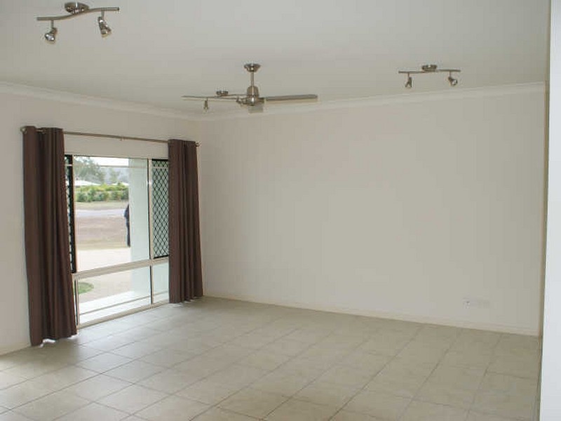 28 Tennessee Way, Kelso QLD 4815