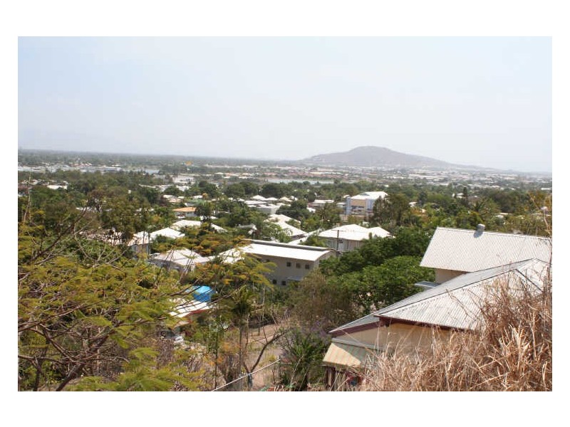 63 Francis Street, West End QLD 4810