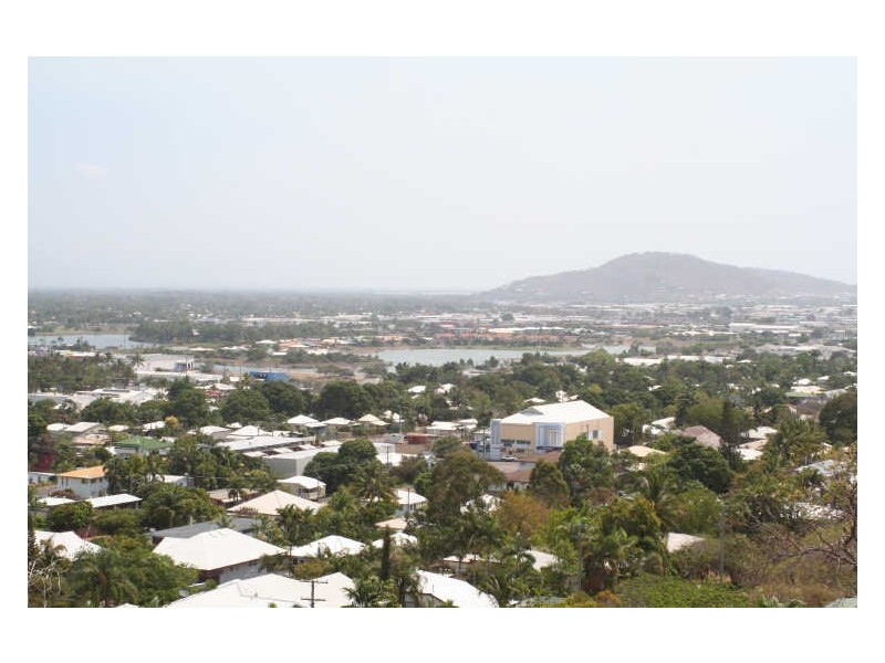 63 Francis Street, West End QLD 4810