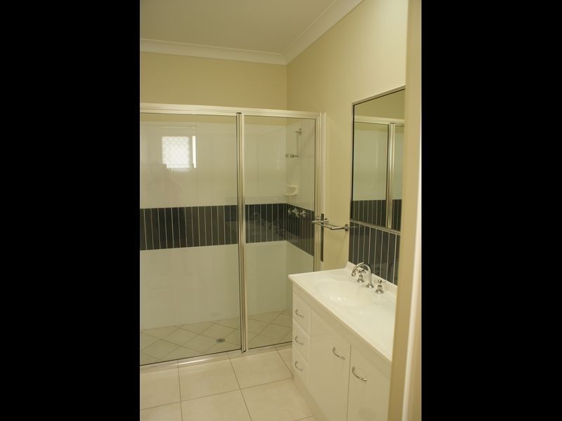 5 Yamacutta Ct North Shore, Burdell QLD 4818