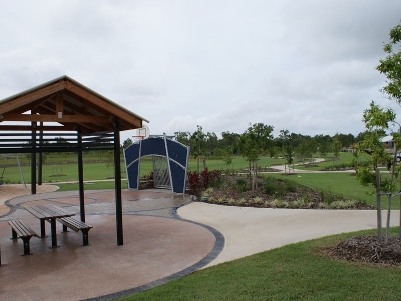 5 Yamacutta Ct North Shore, Burdell QLD 4818