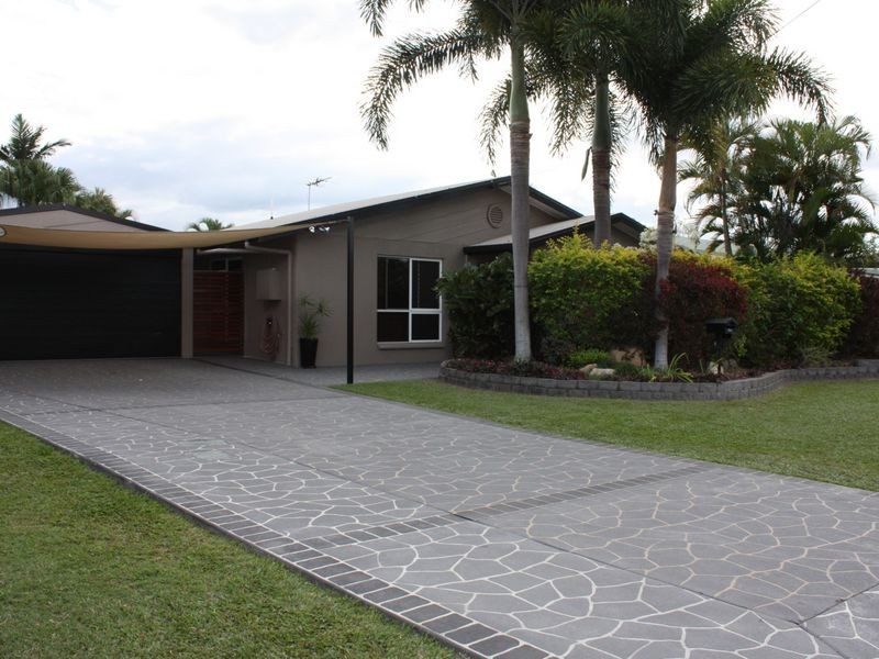 8 Feeney Avenue, Rasmussen QLD 4815