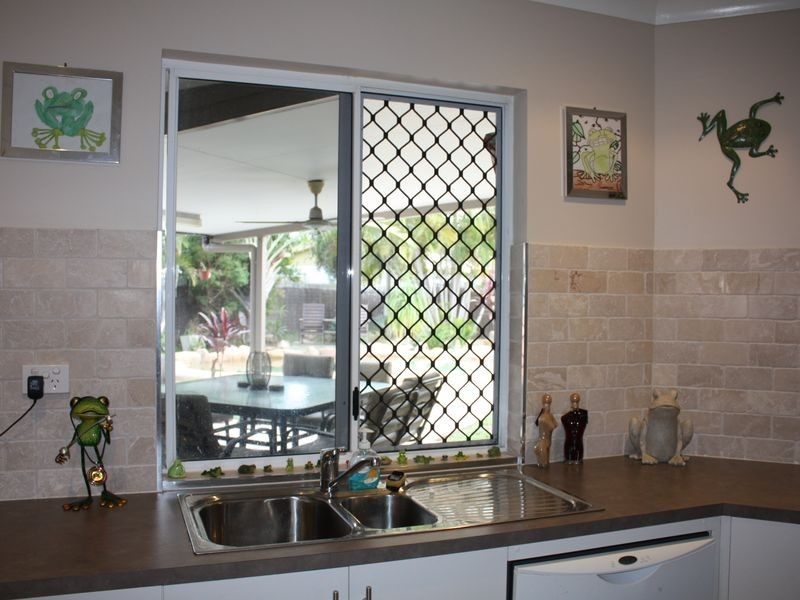 8 Feeney Avenue, Rasmussen QLD 4815