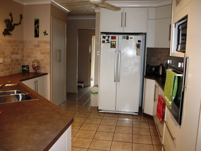 8 Feeney Avenue, Rasmussen QLD 4815