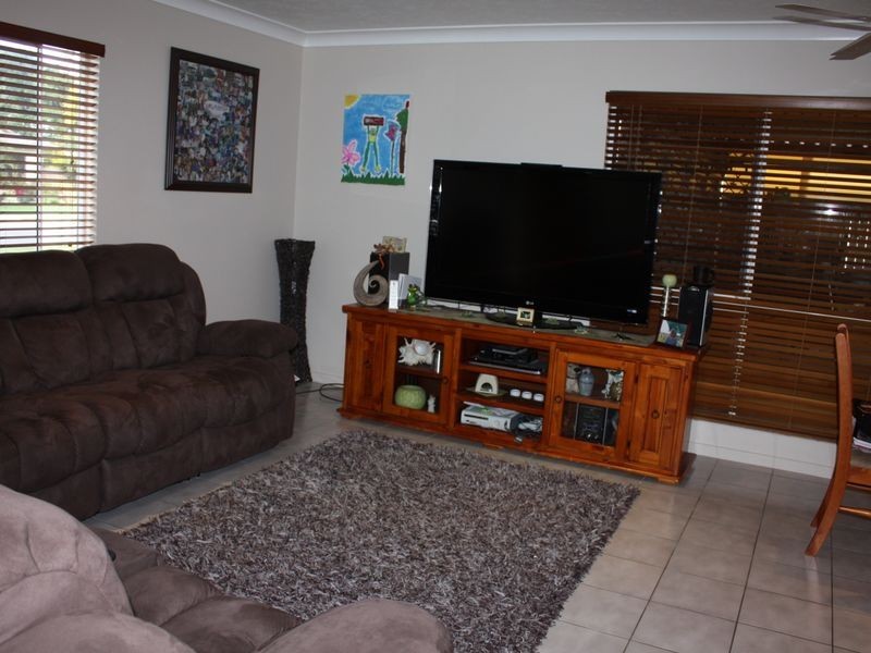 8 Feeney Avenue, Rasmussen QLD 4815