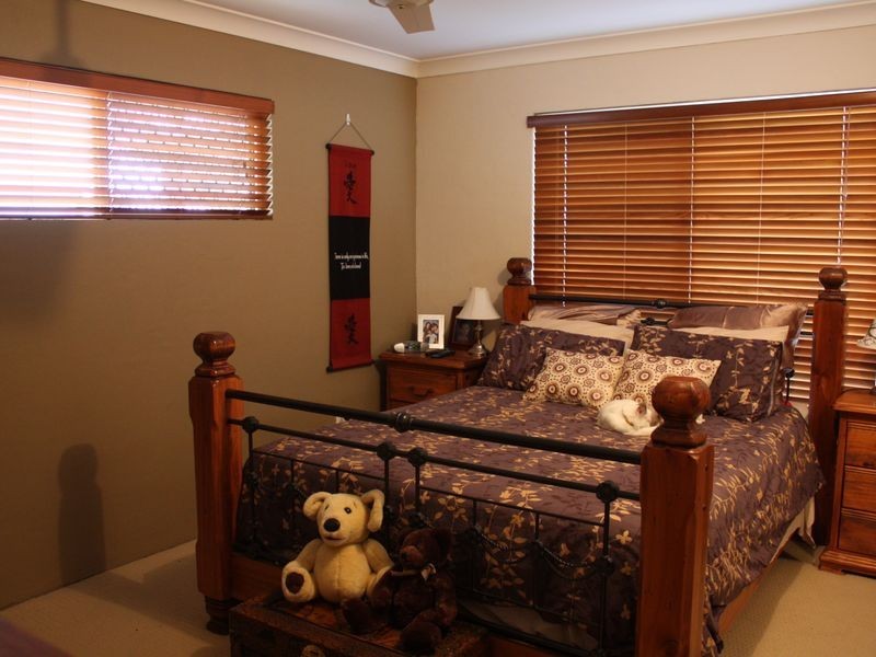 8 Feeney Avenue, Rasmussen QLD 4815