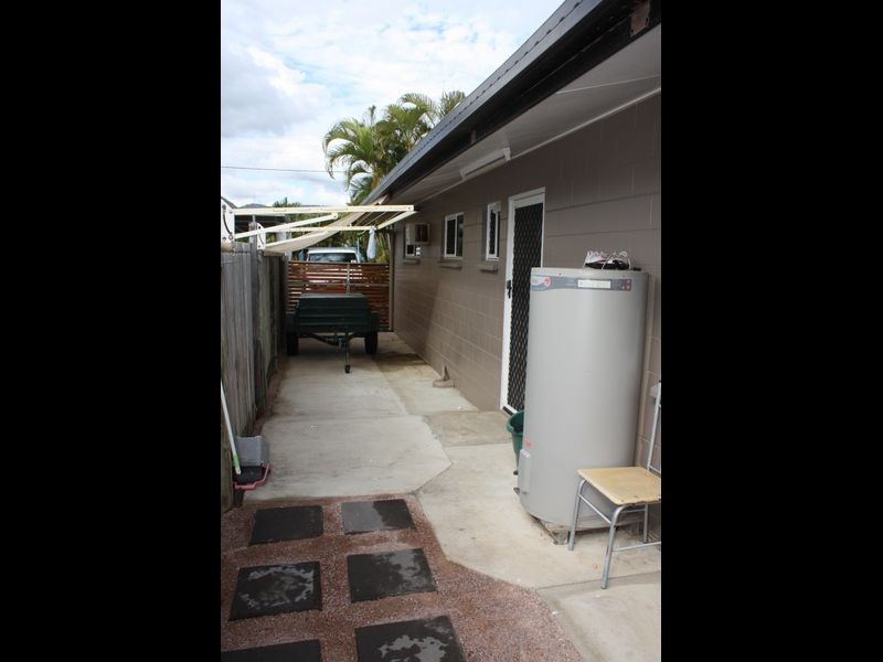 8 Feeney Avenue, Rasmussen QLD 4815
