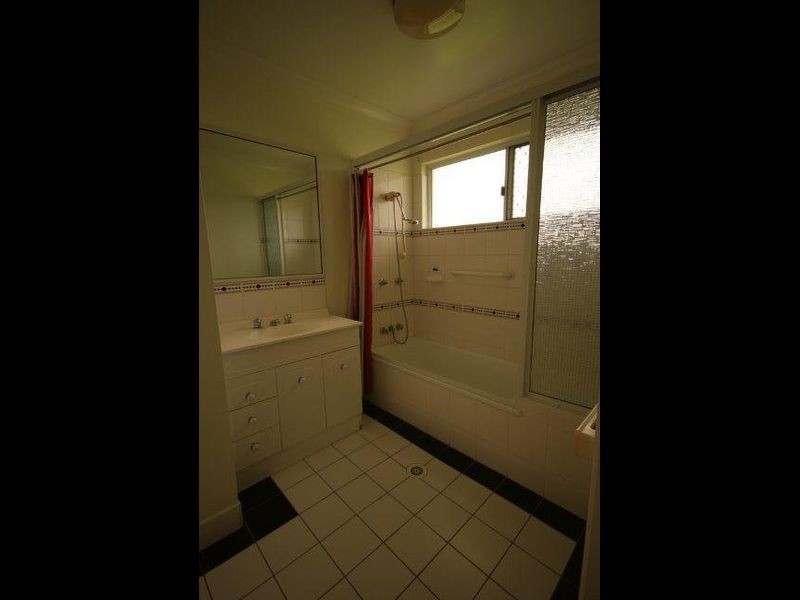 1 Lornsleigh Street, Mount Louisa QLD 4814