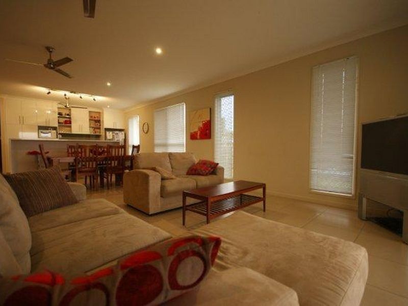 2 Braxton Circuit, Mount Louisa QLD 4814