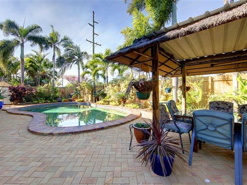 1 Nowland Avenue, Cranbrook QLD 4814