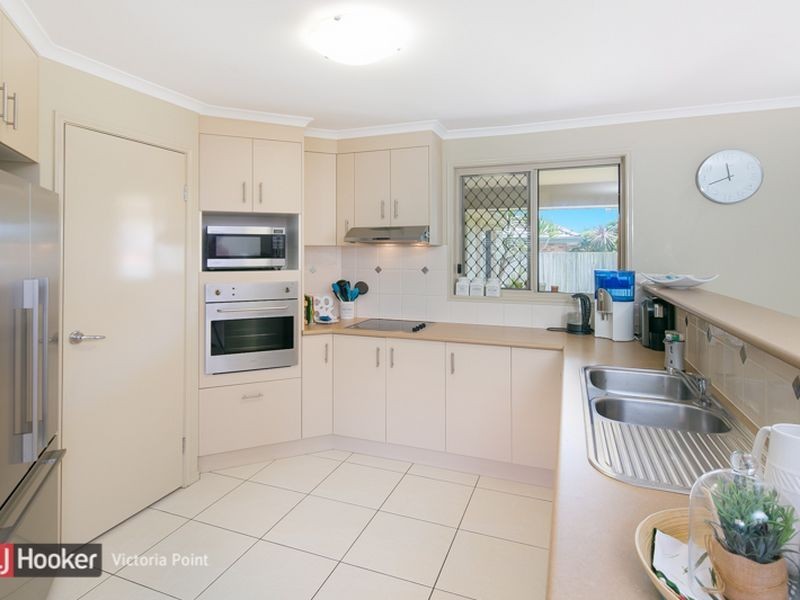8 Gladebourne Crescent, Victoria Point QLD 4165